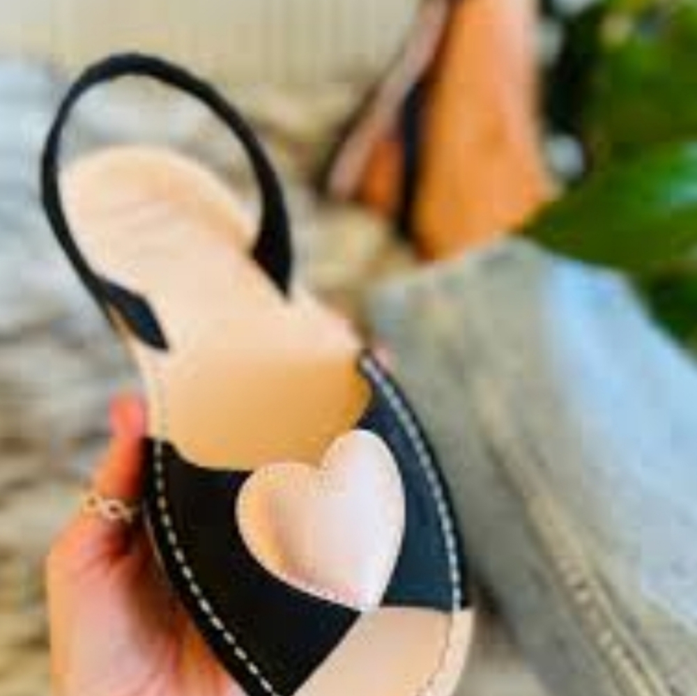 NWT Palmaira Hand Crafted Menorca Spain Rose Gold Heart Leather Avarcas Sandals